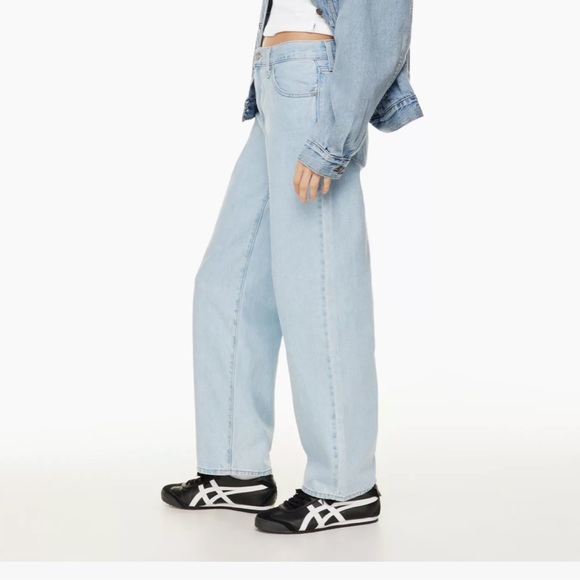 Aritzia Levi’s Baggy Dad Jeans - Picture 2 of 10